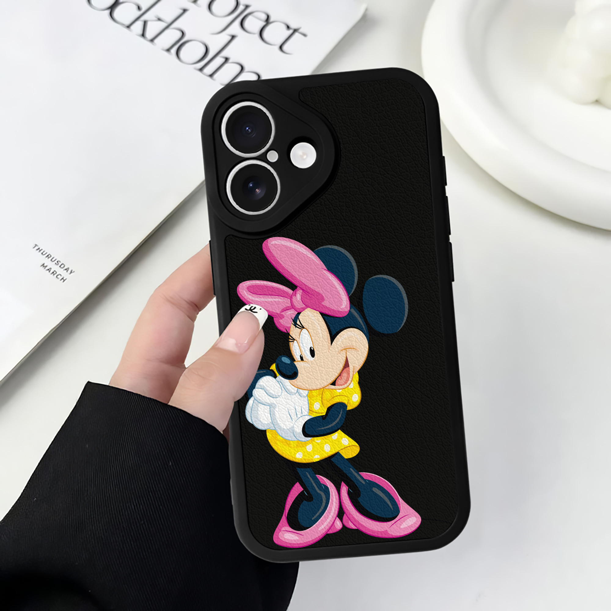 （画像用） ミッキーマウス Mickey Mouse 【iPhone 16シリーズ対応】シリコンスマホケース（レザー調） 材質：シリコン